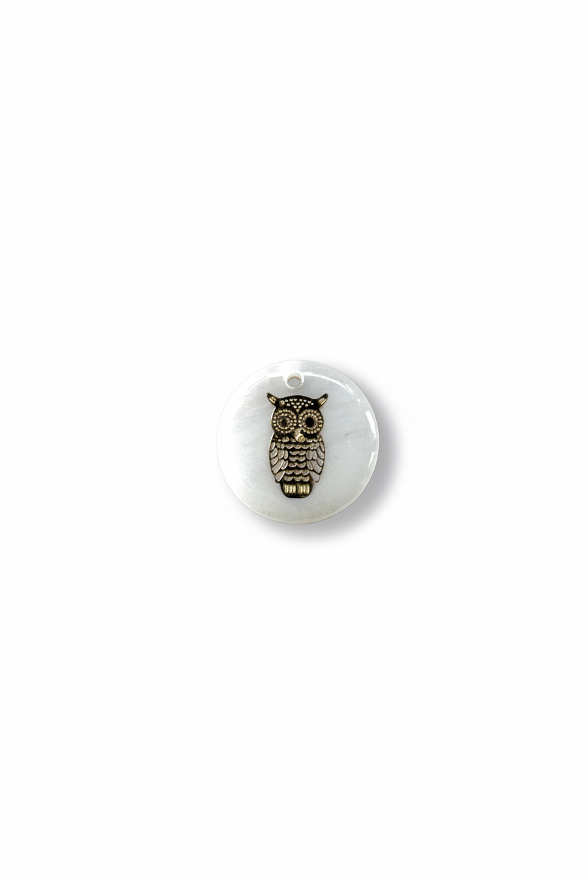 Séquin rond nacre hibou doré fond blanc v2